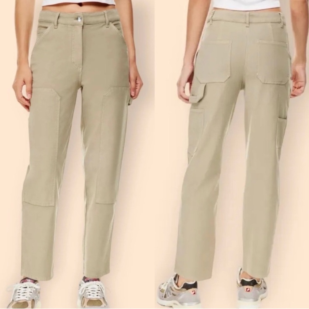 Aritzia Straight-Leg Cargo Pants in Light Khaki